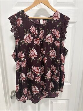 Lace-Trim Floral Camisole in Burgundy